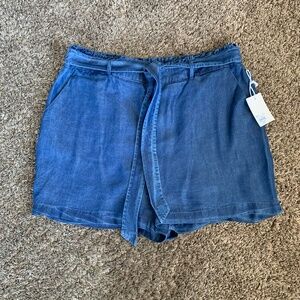 Lauren Conrad LC Pretty Blooms Blue Chambray Shorts Sz.L  Elastic Tie Waist NWT!
